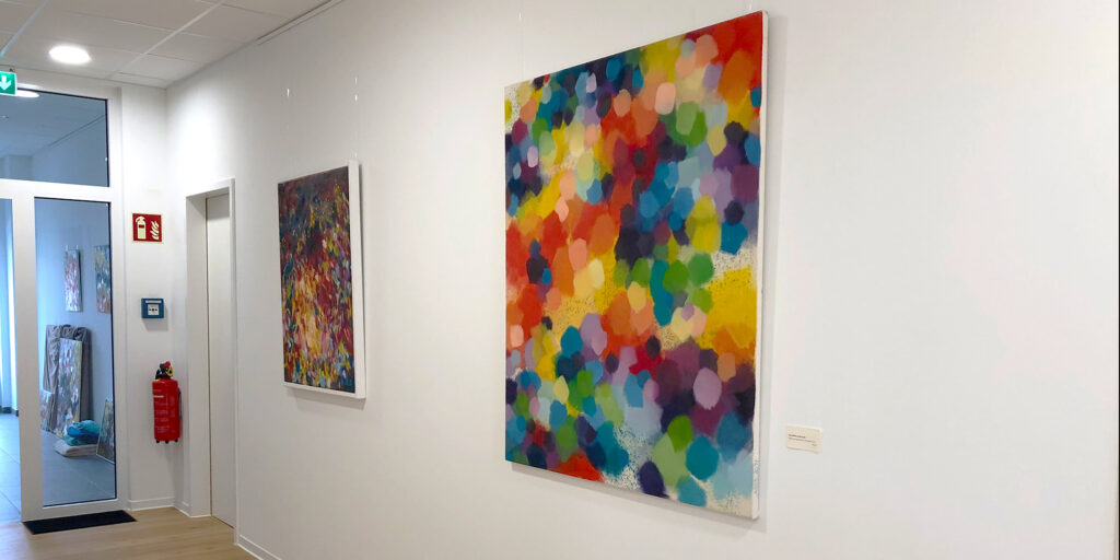 Kunst von Alexandra Seils mieten. Hier bei Ostsee Medizintechnik in L&uuml;beck